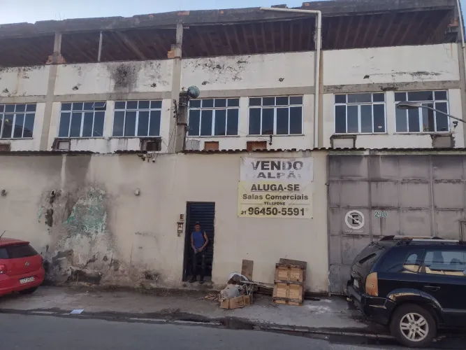Vendo prédio com galpão parcelado direto com o proprietário