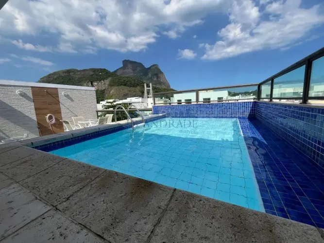 Cobertura totalmente reformada com 331m e vista Pedra da Gávea