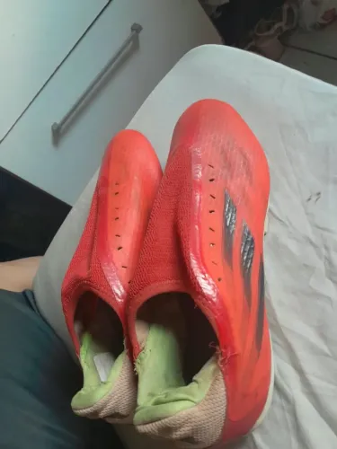 Chuteira Adidas de campo