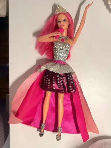 BARBIE ROCK?IN ROYALS COURTNEY, para amantes de Barbie?s!!