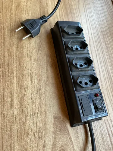 Vendo filtro de linha 4 bocas preto
