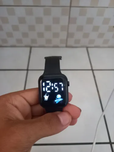 Vende -se relógio digital