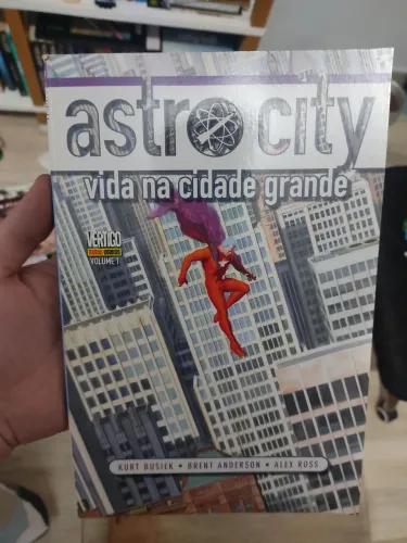 Astro City vol. 1