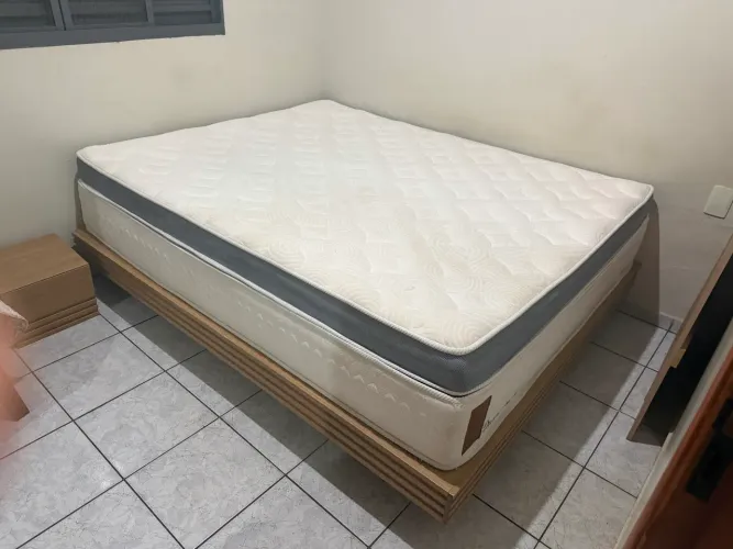 Colchão com espuma hr em látex de alta resiliência