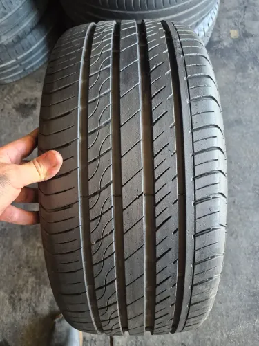 Um pneu 245/35/19 xbri semi-novo (270 em 2× no ct
