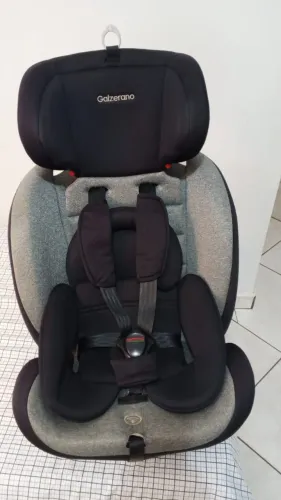 Cadeirinha Infantil Galzerano, com base Giratoria e Isoflix R$ 450,00