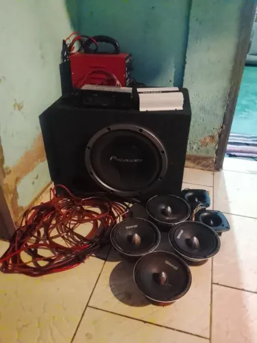 Som automotivo básico, vai tudo que está na foto, do jeito que tá
