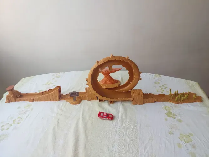 Pista Carros 3 Disney Pixar Willys Butte Mattel + Carrinho Relâmpago McQueen
