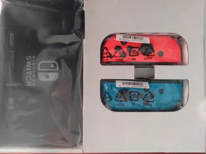 NINTENDO SWITCH V2 *2 MES DE USO* NOVO