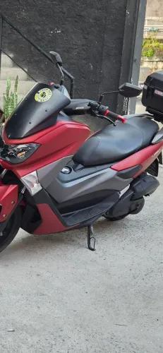 Vendo moto muito conservada.