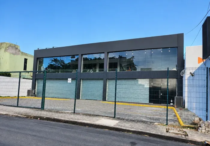 PRÉDIO COMERCIAL com 880m2 com excelente estrutura próx Av. Washington Soares - Luciano Ca