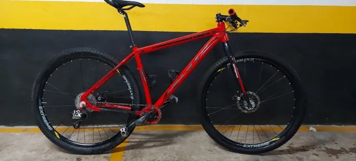 Bicicletaria aro 29 tamanho 19 semi nova