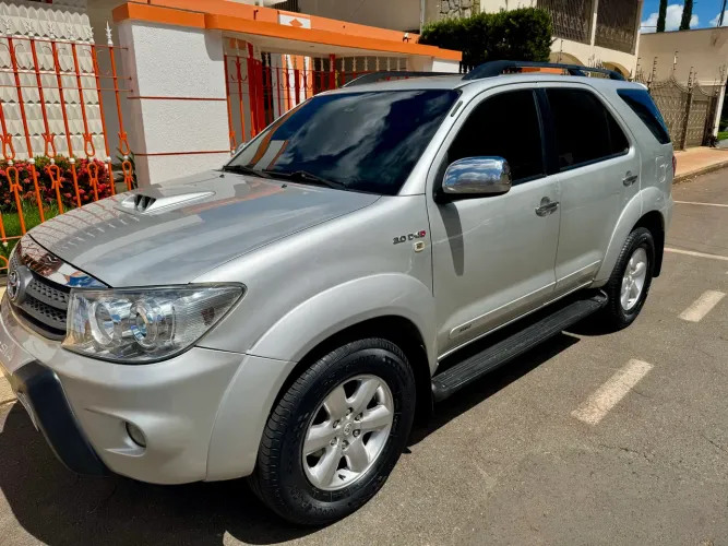Toyota Hilux SW4 SRV D4-d 4X4 3.0 TDI Dies. AUT 2009