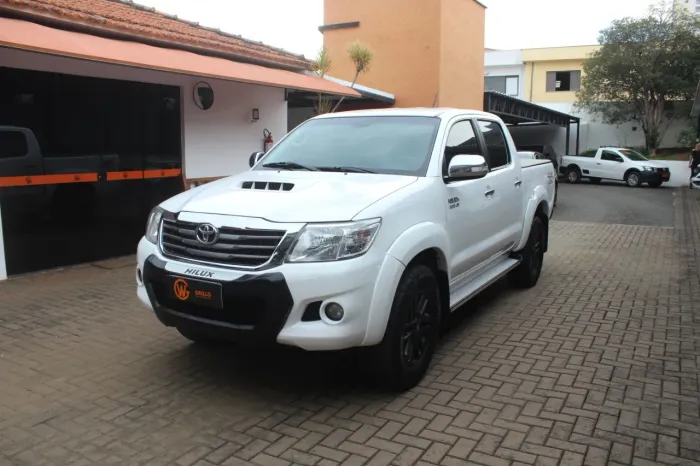 Toyota Hilux CD SRV D4-d 4X4 3.0 TDI Diesel AUT 2015