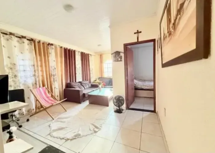 Linda Casa Águas Lindas com 2 /4