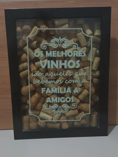Quadro Porta Rolha Amor E Vinho Ficam Melhores Com O Tempo Em Mdf 43x33x6cm