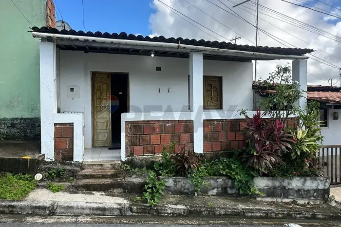 casa com 3 quartos no São Jorge por R$ 220 mil