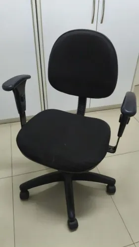Cadeira de escritório com rodinha