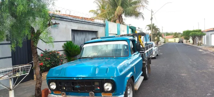 Vendo caminhão D10 ótima para trabalho