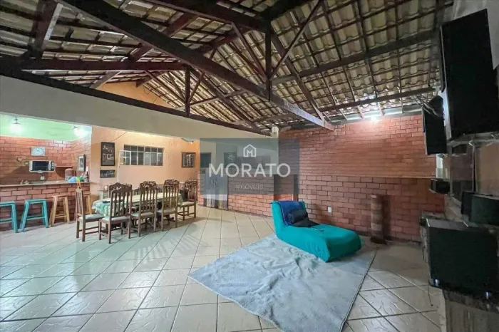 Casa 5 Quartos, 2 Suítes, 4 Vagas de Garagem no Bairro Alípio de Melo