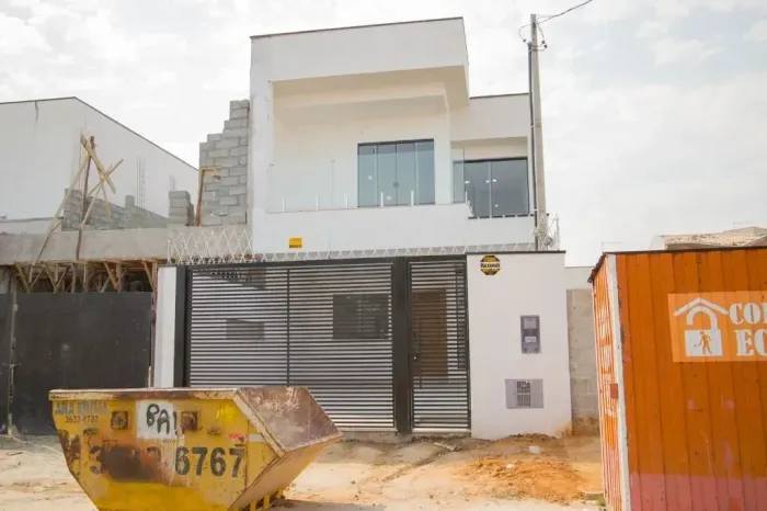 Casa com 3 dormitórios à venda, 178 m² por R$ 574.400,00 - Piracangaguá (Chácara Flórida)