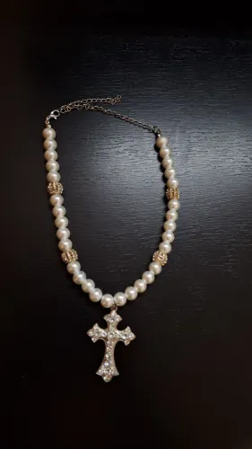 Colar Crucifixo de perolas