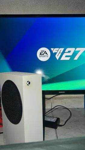 Xbox Series S + 2 controles + EA FC 27