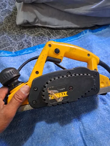 Vende-se uma plaina Dewalt