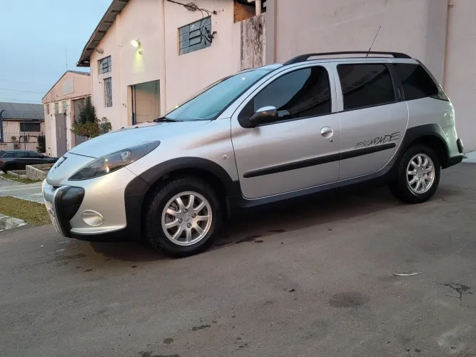 Peugeot 207 SW Escapade 1.6 16V Flex 5P 2012