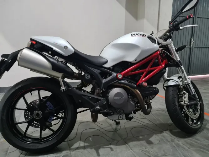Ducati Monster 796