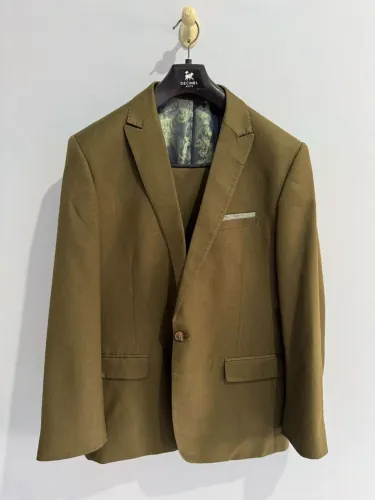 Terno Verde oliva, Decinel Suits