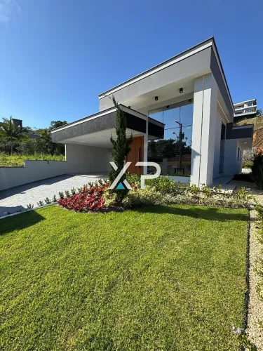 Casa de Alto Padrão | 180 m² | Terreno de 390 m² | Piscina | Antônio Carlos/SC
