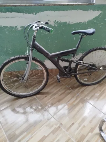 Bicicleta aro 26 suspensão
