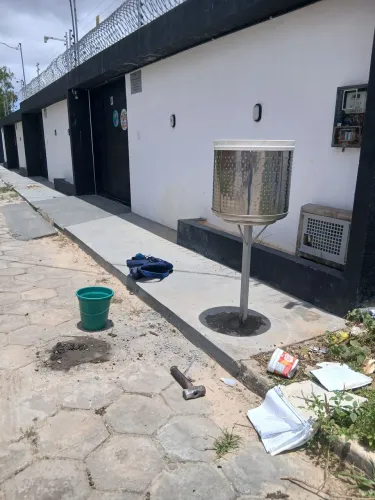 Linda lixeira pra calçada *