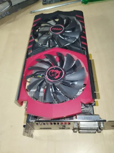 Placa video R7 370 4gb defeito 