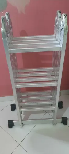 ESCADA DE ALUMÍNIO DOBRÁVEL.