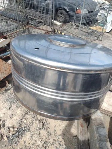 Vendo inox para água ou outro líquido, tamanho 2000 LTS e 500 LTS contato *54 ed