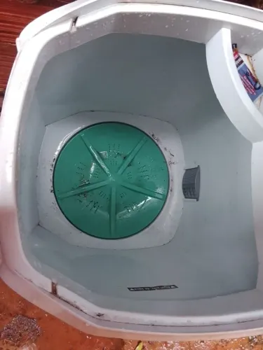 Vende-se uma máquina de lavar roupa