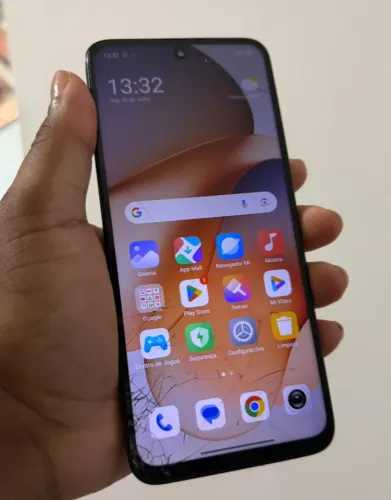 Redimi 12 256GB trincado porém funcionando tudo perfeitamente, whats *