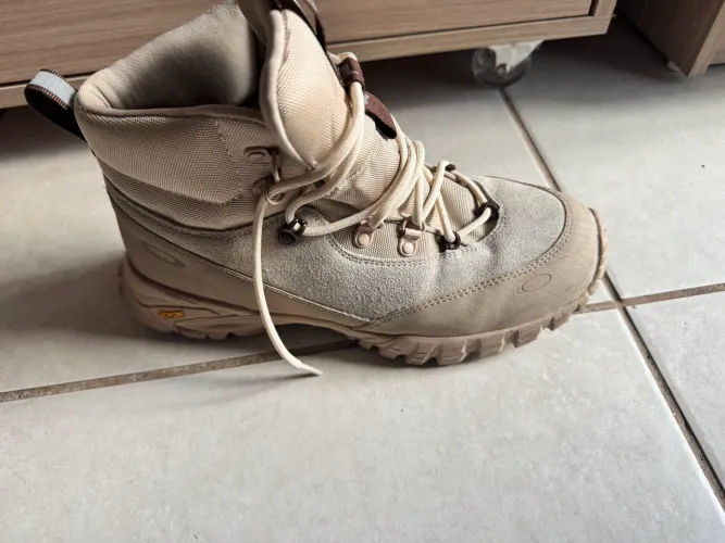 Bota Oakley Vertex Bege