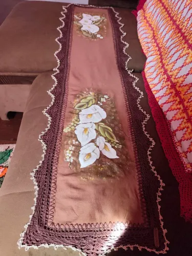 Vendo trilho para mesa, totalmente feito a mão.