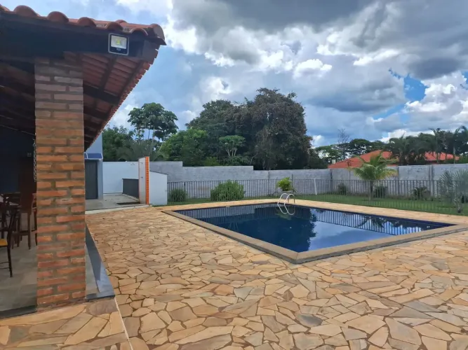 Chácara à venda, 450m² de construção e 2.250m² de área, 04 quartos, 05 banheiros - Balvede