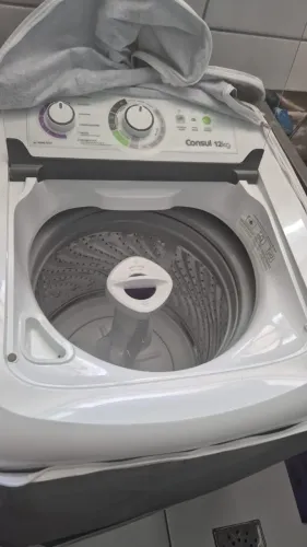 Vendo uma Máquina de lavar da Consul automática 12 kilos , com um ano de uso valor R$1200,