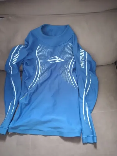 Vendo 02 camisas térmicas da marcas hangloose e mormaii tamanho m(60 reais )as 2 ok