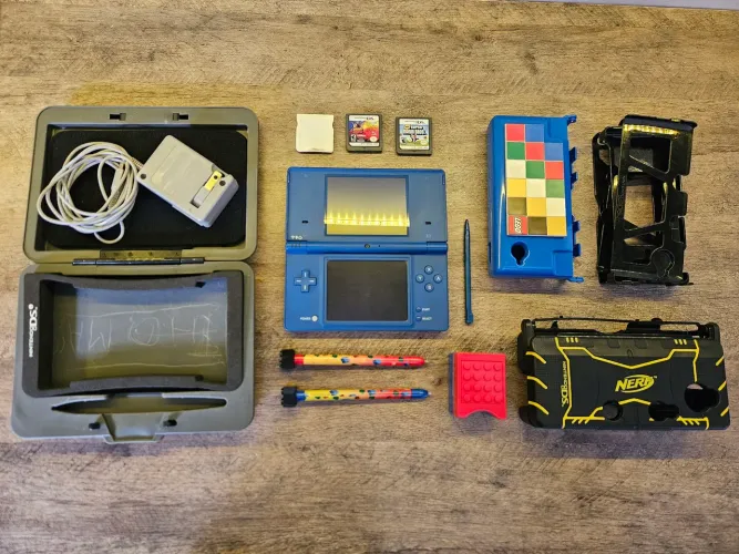Nintendo DSi Azul + Capas e Jogos