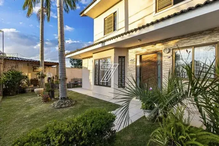 SOBRADO TRIPLEX 180M² PRIVATIVOS NOVO MUNDO 0 3 SUÍTES, 4 BANHEIROS, 4 VAGAS DE GARAGEM