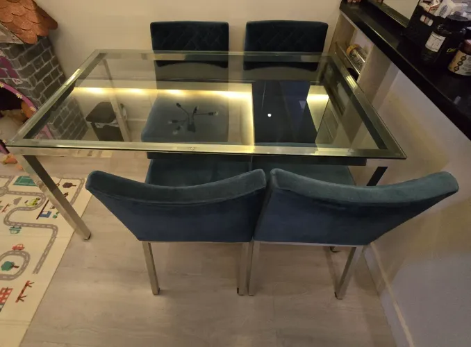 Mesa e cadeiras 4 lugares de vidro