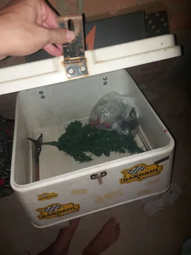 Vendo baú já com suporte