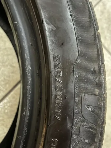 Pneu 17 mais de meia vida 225/50 17