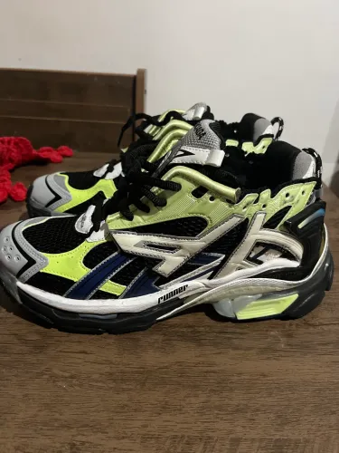 Balenciaga Runner 42